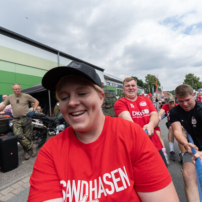 Bild vergrößern: Panzerziehen