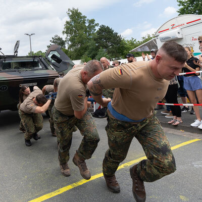 Bild vergrößern: Panzerziehen