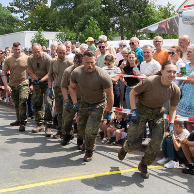 Bild vergrößern: Panzerziehen