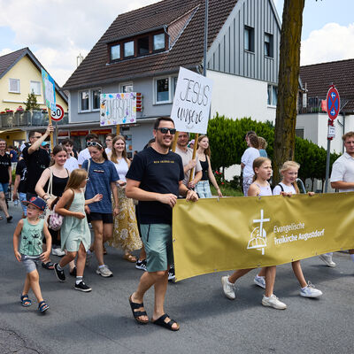 Bild vergrößern: Festumzug am 29.06.2025