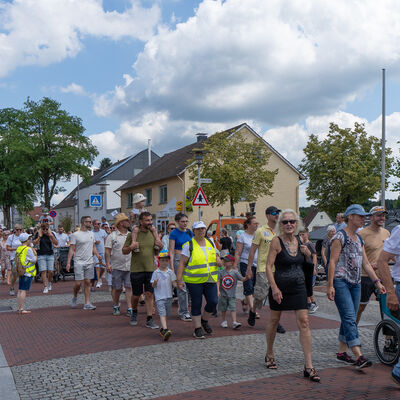 Bild vergrößern: Festumzug am 29.06.2025
