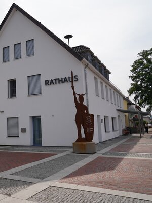 Bild vergrößern: Hermann-Statue