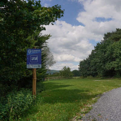 Bild vergrößern: Wohnmobilstellplatz von Vorne